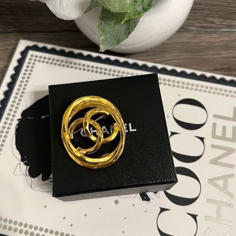 Beautiful Vintage Chanel Gold Cc Brooch 100% Authentic Made In France Collection 28 Gold Plated Excellent Condition Overall Aside From Light Wear And Scratches Throughout Metal Comes With Box Vintage Chanel Jewelry, Cc Brooch, Chanel Jewelry, Vintage Chanel, Jewelry Vintage, Made In France, Vintage Jewelry, Gold Plate, Chanel