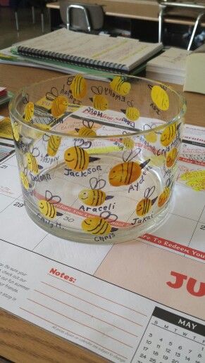 Thumbprint Bumblebee Bowl-perfect teacher/volunteer gift...fill with candy, "Thanks for BEEING so helpful & sweet this year." Bumblebee Teacher Gift, Classroom Volunteer Gifts, Teacher Gifts From Classroom Kids, Room Parent Gifts, Bee Teacher Gifts, Room Mom Gifts, Parent Volunteers Gifts, About Teacher, Teacher Gift Baskets