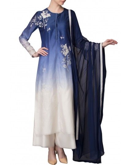 Pakistani Dresses Casual, Pakistani Fashion Party Wear, Salwar Kamiz, Kurta Designs Women, Simple Pakistani Dresses, Beautiful Dress Designs, Indian Dress, Fancy Dress Design, Stylish Dress Book