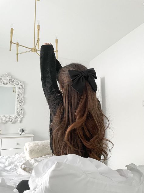 Black white ribbon hair Hair Bows Brunette, Aesthetic Curled Hairstyles, Black Hair Ribbon Aesthetic, Black Bow In Hair Aesthetic, White Hair Ribbon Aesthetic, Hair With Black Ribbon, Hair Bow Half Up Half Down, Black Ribbon Outfit, Black Bows In Hair