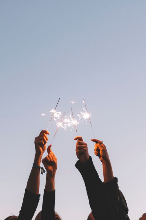 Crop hands with sparklers Premium Photo Photo Crop, Night Sunset, Photo Cropping, Party Photography, Summertime Fun, Foto Ideas Instagram, Summer Bucket Lists, Best Friend Pictures, Beautiful Sky