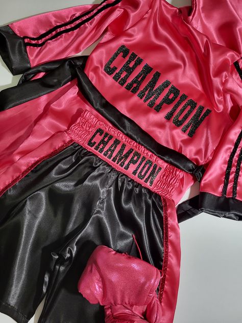 Amazing personalized boxing set of robe + shorts, trunks. Made with the finest satin in the USA, with a great finish. We make the Robe + Shorts in any size. MADE IN USA. Size Adult Small fits waist 30'' to 31'' Size Adult Medium fits waist 31'' to 33'' Size Adult Large fits waist 34'' to 36'' Size Adult XL fits waist 36'' to 38'' Size adult XXL fits waist  39'' to 42'' Size adult XXXL fits waist 43" to 46" Size adult XXXXL fits waist 45" to 51" For the personalization enter the name you desire. Personalized Boxer Shorts, Cute Boxing Shorts, Boxing Pants Women, Boxing Themed Gifts, Pro Boxing T Shirt, Mma Outfit, Boxing Outfit For Women, Kickboxing Outfit, Boxer Costume