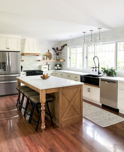 Do you love modern farmhouse style? Here are tips for how to use a black farmhouse sink to anchor your kitchen remodel design. Plus, how to mix finishes! #fromhousetohaven #blackfarmhousesink #farmhousesink Extend Kitchen Island, Island Extension, Quartz That Looks Like Marble, Cape Kitchen, Modern Farmhouse Interior Design, Farmhouse Interior Design, New Countertops, Kitchen Remodel Design, Classic Kitchen