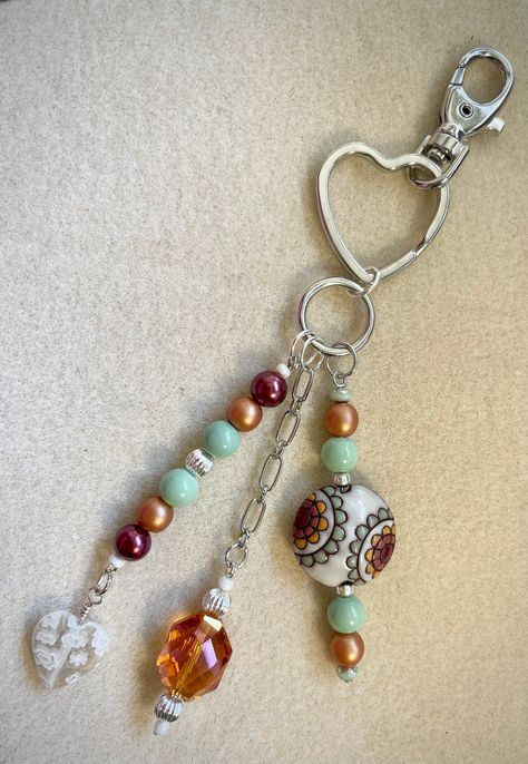 Gorgeous one of a kind purse charm, short enough to be a zipper pull or keychain. Clay and Miliflori beads. Bead Keyrings Diy, Zipper Pulls Ideas, Zipper Pulls Diy, Keychain Clay, Boho Bag Charm, Purse Charms Diy, Beaded Projects, Beads Craft Jewelry, Car Charms Mirror