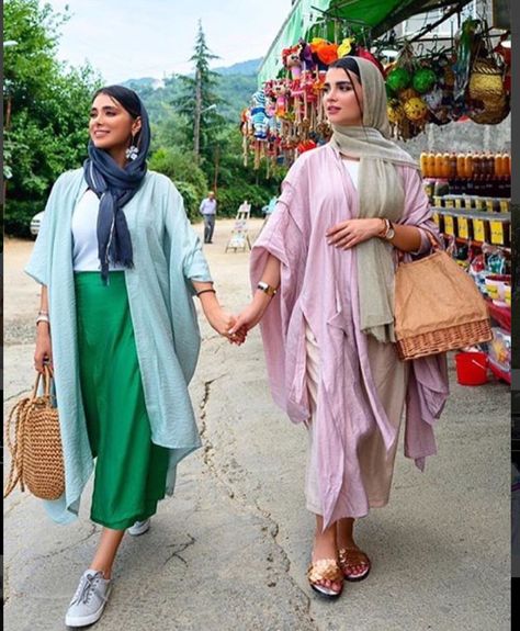 Iranian Street Style, Iran Street, Hijabi Ootd, Trad Wife, Hijab Design, Iranian Fashion, Hijab Designs, Persian Fashion, Long Skirt Fashion