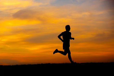 Senior pictures of a cross country runner at sunset in silhouette.  #seniorpictures #runner #sunset #silhouette #minneapolis #minnesota Professional Senior Pictures, Cross Country Pictures, Senior Pictures For Guys, Sr Photos, Angle Photography, Running Pictures, Creative Senior Pictures, Senior Photography Inspiration, Senior Photos Boys