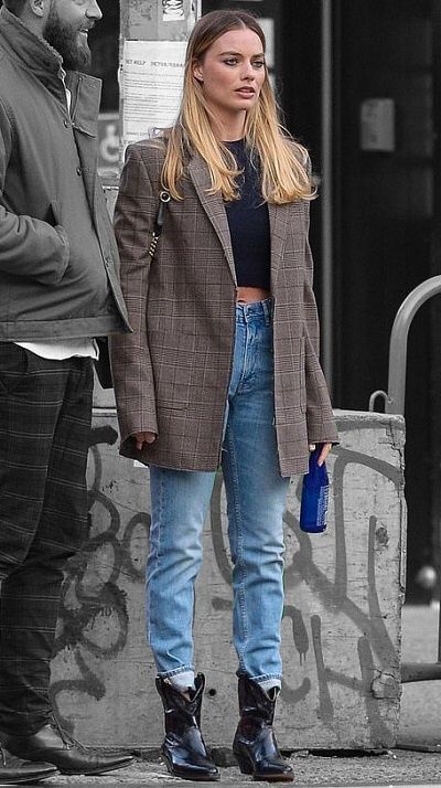 7d6044e95a16761171b130dcb476a43e Margot Robbie Outfit, Margot Robbie Style, Quoi Porter, Winter Stil, Looks Street Style, Modieuze Outfits, Celebrity Street Style, Mode Hijab, Mode Inspo