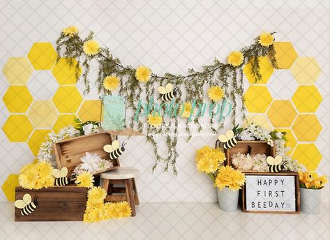 Honey Bee Photography Backdrop Yellow Floral Flowers - Etsy Brasil Bee Cake Smash, Honey Bee Photography, Happy Bee Day, Bee Cake, Bee Photography, Flowers Sunflowers, Bee Day, Magnetic Strip, Matte Fabric