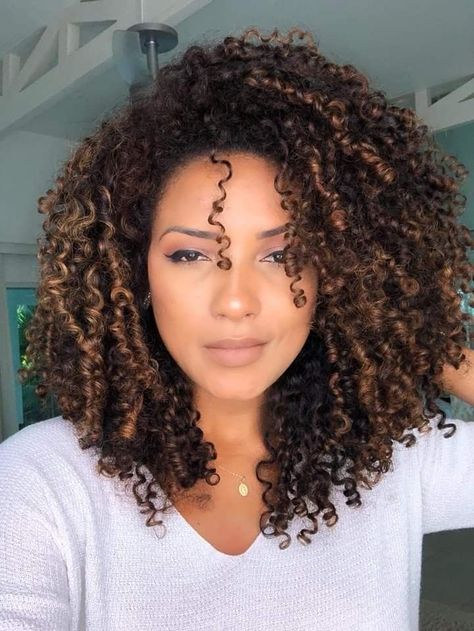 Natural Hair Highlights, Curly Color, Dyed Curly Hair, Natural Curly Hair Cuts, Highlights Curly Hair, Colored Curly Hair, Dyed Natural Hair, Beautiful Curly Hair, Natural Curls Hairstyles