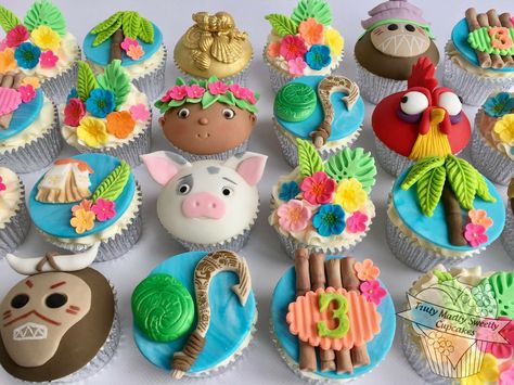 Moana themed cupcakes for my Grandson Hadley . He's obsessed with everything Moana right now Moana Birthday Party Cake, Moana Cupcake, Moana Birthday Cake, Moana Birthday Party Theme, Moana Theme Birthday, Festa Moana Baby, Birthday Cupcakes Decoration, Bolo Moana, Moana Cake