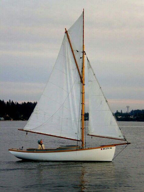 A day sailer Wooden Sailboat, Classic Sailing, Small Sailboats, Classic Yachts, Sailing Vessel, Sailing Adventures, Boat Art, Boat Stuff, On The Ocean