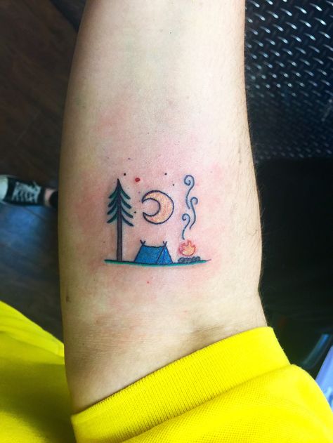 My camping tattoo! (@passion4film) Inspired by David Rollyn's art: https://www.instagram.com/p/BCMjY4pM4hi/?hl=en Camping Tattoo Ideas, Fly Fishing Tattoo, Outdoor Tattoo, Camping Tattoo, Camping Inspiration, Japanese Sleeve Tattoos, Festival Camping, Camping Checklist, Fishing Outfits