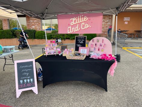 Selling Table Set Up, Small Business Craft Show Display, Interactive Vendor Booth, One Table Market Display, Pop Up Shop Table Display Ideas Makeup, Table Set Up For Vendor Events, Farmers Market Bracelet Display, Bazar Table Ideas, Vendor Event Set Up