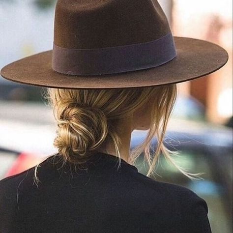 Low bun + Fedora = Perfection #ShopStyle #shopthelook #MyShopStyle #fedora #modern #simplistic #bun #WeekendLook #BeachVacation #WearToWork #SummerStyle #BirthdayParty #SpringStyle #OOTD #TravelOutfit Model Pose, Bohol, Elsa Hosk, Stylish Hats, Olivia Palermo, Hairstyles Ideas, Outfits With Hats, Mode Inspo, Gigi Hadid