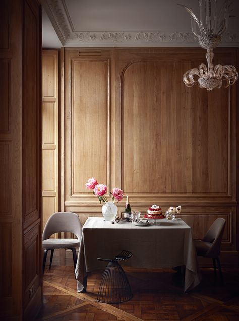 Parisian Style Home, Apartment In Paris, Parisian Apartment, Paris Apartments, The Ceiling, Scandinavian Home, Apartments For Sale, Room Wall Decor, Beautiful Interiors