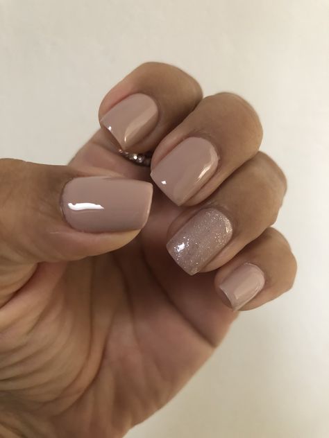 40 Year Old Nail Ideas, Aesthetic Nail Colors, Nails For Older Women, Old Money Nails, Money Nails, Almond Nail Art, Aesthetic Nail, Finger Nails, Holiday Nail Art