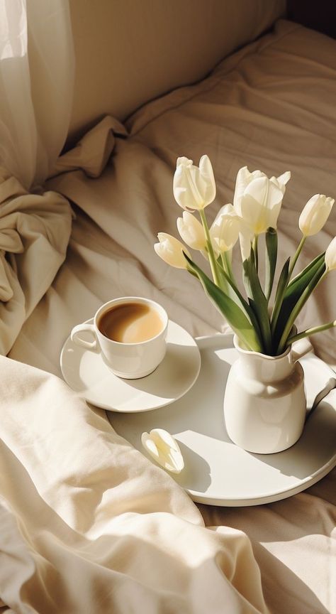 White Coffee Aesthetic, Flowers White Tulips, Cozy Aesthetic Wallpaper, Tulips Vase, Tea Wallpaper, Easy Photography Ideas, Jelly Wallpaper, Iphone Wallpaper Classy, Coffee Wallpaper