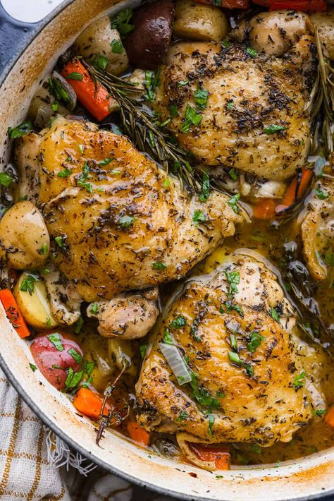 Braised Chicken Thighs Lemon Garlic Chicken Thighs, Braised Chicken Recipes, Cajun Chicken Pasta Recipes, Boiled Chicken Recipes, Braised Chicken Thighs, Gourmet Chicken, Greek Lemon Chicken, The Recipe Critic, Recipe Critic