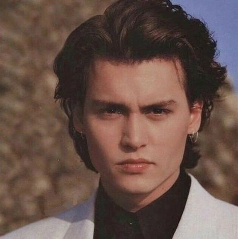 90s Hair Men Long, Male 90s Hairstyles, Johnny Depp Medium Hair, Johnny Deep 90, Johnny Depp Buzzcut, Johnny Deep 90's, Early 2000s Hairstyles Men, 90s Hairstyles Men Long, 90s Haircuts Men