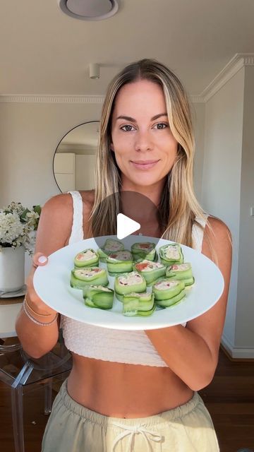 Victoria Minell on Instagram: "DAY 5: TUNACADO STYLE CUCUMBER ROLL💥 Day 5 of 30 high protein, low calorie recipes. Full recipe on my website, see the link in my bio." Cucumber Tuna Sushi Rolls, Sushi Pepino, Sushi Cucumber, High Protein Low Calorie Recipes, Cucumber Appetizers, Starter Dishes, Cucumber Sushi, Cucumber Rolls, Instagram Recipes