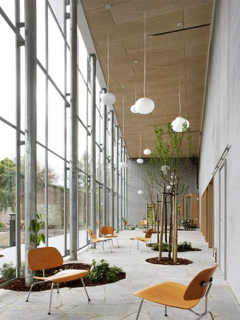 l'Escaut Architecture - New wing of the Museum of Photography Rooftop Landscape, Glass Atrium, Plant Indoor, Lobby Interior, Hospital Design, Ice Rink, Lobby Design, Garden Architecture, Design Apartment