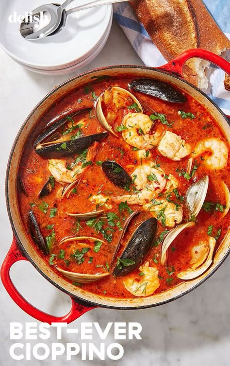 Cioppino Recipe, Seafood Stew Recipes, Fish Stew Recipes, Seafood Soup Recipes, Hearty Stew, Recipes Salmon, Delicious Seafood Recipes, Seafood Stew, Healthy Salmon