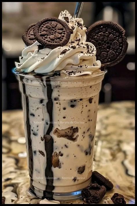 Yummy Looking Food, Sweet Foods Aesthetic, Sundae Aesthetic, Food Desert, Cool Drinks, Bebidas Do Starbucks, Yummy Ice Cream, Tastemade Recipes, Sweet Dishes Recipes