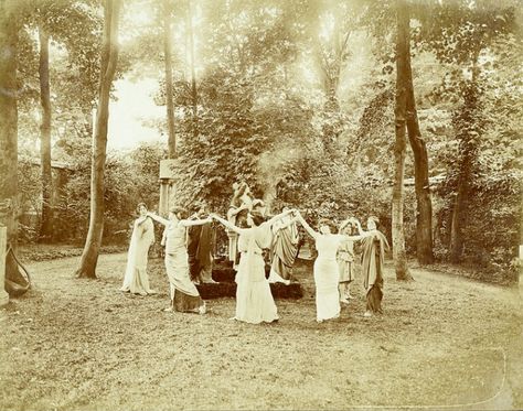 Circle Of Witches, Witches Dancing, Natalie Clifford Barney, Dogs Playing Poker, New York Journal, Belle Epoque, Elizabeth Ii, Wikimedia Commons, Poster Making