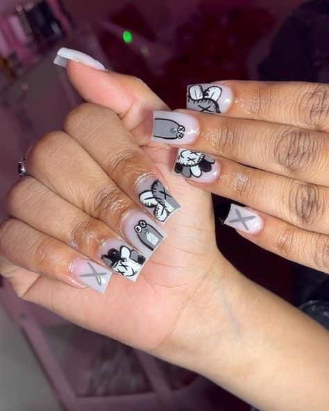 Kaws Nails Grey, Matte Kaws Nails, Kaws Nail Art Designs, Nails Short Cute Design, Gray Kaws Nails, Nails Ideas For Back To School, Kaws Manicure, Yellow Kaws Nails, Kaws Set Nails