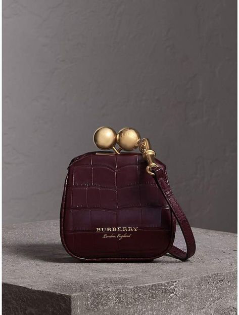 Burberry Mini Alligator Frame Bag Tas Lv, Desain Tote Bag, Sacs Design, Cheap Purses, Fall Handbags, Popular Handbags, Lv Bags, Handbags Affordable, Frame Bag