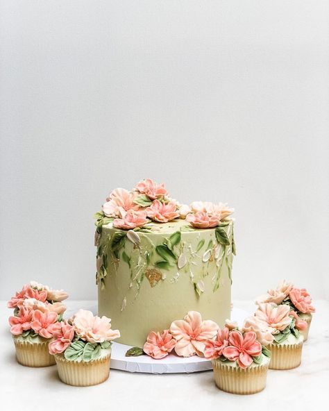 Lila Cake, Artisan Bakery, Beautiful Cake Designs, Creative Cake Decorating, Beautiful Birthday Cakes, Pretty Birthday Cakes, Painted Cakes, Floral Cake, Fancy Cakes