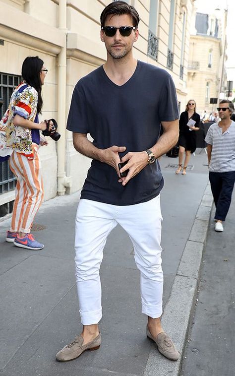 Wear them with shoes you like How To Wear White Jeans, Lita Ford, White Jeans Men, White Jeans Outfit, Buy Jeans, Mens Fashion Edgy, Mens Fashion Smart, Mens Fashion Jeans, Travel Outfits