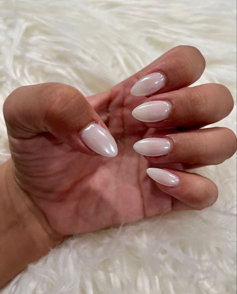 Acrylics Ideas Almond, Almond Shaped Nails Inspiration, Almond Shape Dip Nail Designs, Acrylic Nail Designs Oval Shape, Dipped Nails Ideas Almond Shape, Bridemaid Nails Acrylic Almond, Cute Oval Nails Design Simple, Almond Shape Nails For Wedding, Oval Hailey Beiber Nails