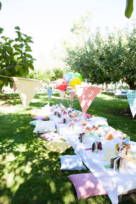 Kids Picnic Parties, Bear Picnic Birthday Party, Picnic Style Party, Teddy Bear Picnic Birthday Party, Picnic Birthday Party, Kids Picnic, Bear Picnic, Teddy Bear Birthday, Bear Birthday Party