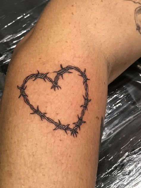 Rock Tattoos For Women, Heart With Thorns Tattoo, Barbwire Heart Tattoo, Barb Wire Heart Tattoo, Chest Tattoo For Women, Barbed Wire Heart Tattoo, Chain Tattoo, Magic Runes, Traditional Tattoo Designs