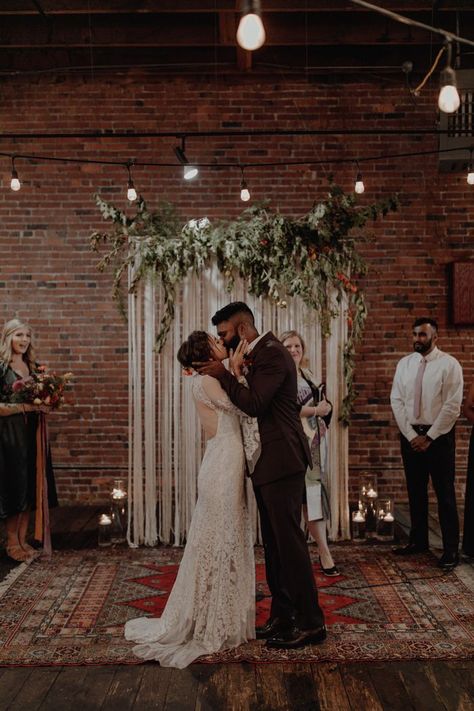 Boho Wedding Ceremony Indoor, Boho Ceremony Backdrop, Wedding Ceremony Indoor Backdrop, Rug Altar Wedding, Boho Industrial Wedding Decor, Brick Wedding Decor, Simple Indoor Wedding Decorations, Rug Wedding Ceremony, Boho Indoor Wedding