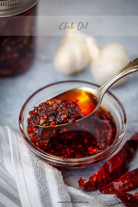 How to Make Chili Oil (辣椒油 là jiāo yóu) | Oh My Food Recipes Chinese Chili Oil, Chinese Chili, Chili Oil Recipe, Homemade Chilli, How To Make Chili, Dried Scallops, Dried Chili Peppers, Chilli Oil, Arroz Frito