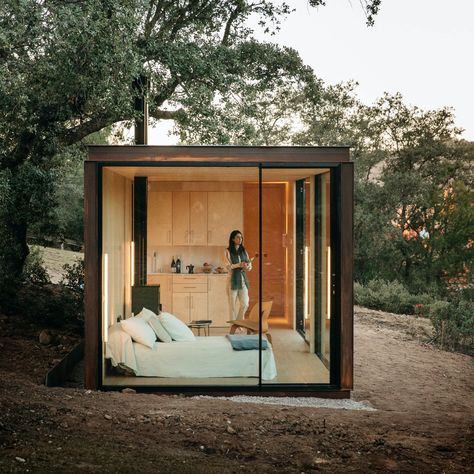 Pre Fab Tiny House, Modular Cabins, Tiny House Cabin, Cabin Design, A Hill, Prefab Homes, Alam Yang Indah, Garden Room, Container House