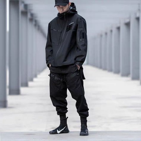 Techwear fashion Techwear Fashion Men, Techwear Men Outfit, Techware Fashion, Black Tactical Pants, Techwear Men, Casual Techwear, Black Techwear, Tech Outfit, Tech Clothing