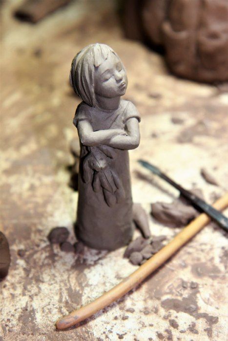 Easy Clay Sculptures, Garden Fence Art, Ceramic Art Sculpture, Human Sculpture, Sculpture Art Clay, Sculptures Céramiques, Garden Art Ideas, Garden Art Sculptures Diy, Garden Artwork