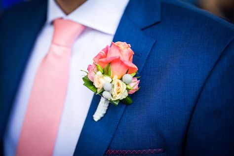 Groom wedding blue suit peach pink tie and rose boutonniere Wedding Navy Suit, Spring Wedding Groom, Wedding Blue Suit, Wedding Suits Men Blue, Groom Blue Suit, Pink Boutonniere, Wedding Makeup For Brunettes, Peach Tie, Suit Groom