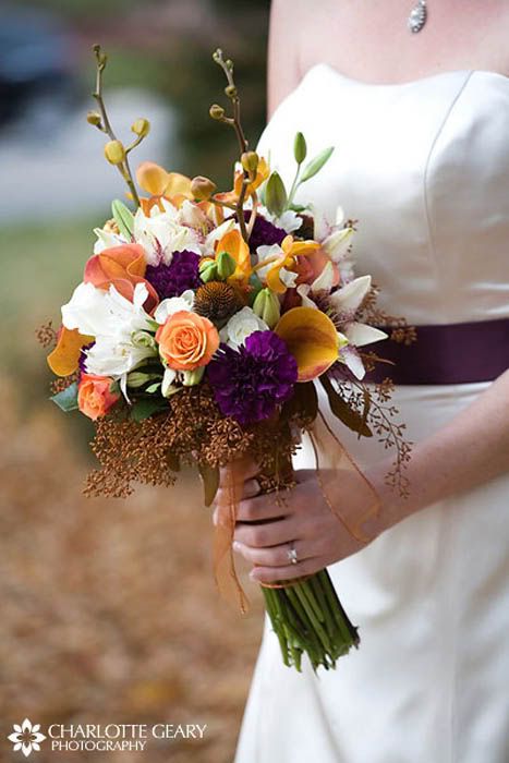 Purple Flower Centerpieces, Fall Wedding Bridesmaids, Orange Bouquets, Simple Wedding Centerpieces, Purple Bouquet, Fleur Design, Fall Wedding Centerpieces, Orange Wedding, Fall Wedding Colors