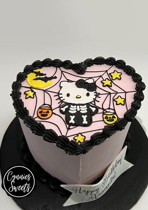 Halloween Bday Cakes, Heart Hello Kitty, Gothic Birthday Cakes, Goth Cakes, Halloween Cake Design, Hello Kitty Island, Cute Halloween Cakes, Halloween Cake Ideas, Cake Hello Kitty