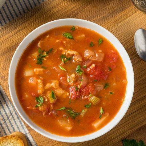 Ina Garten Manhattan Clam Chowder Manhatten Clam Chowder, Manhattan Clam Chowder Recipe, Manhattan Clam Chowder, Clam Chowder Recipe, Jacque Pepin, Oyster Crackers, Beach Food, Chowder Recipe, Beach Meals