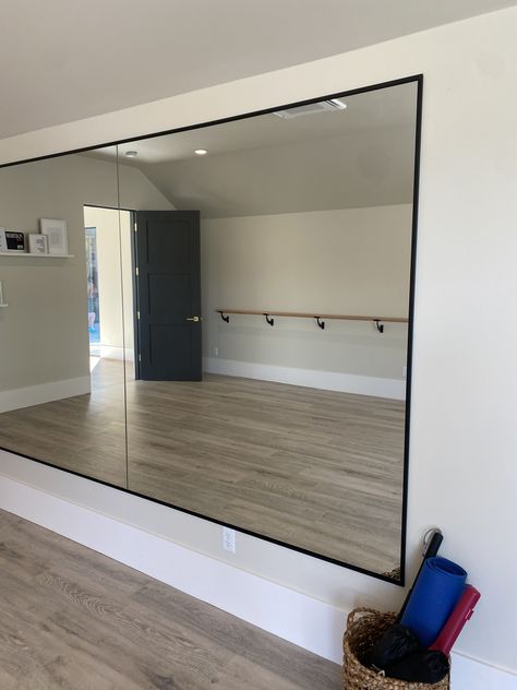 Apartment Dance Studio, Home Gym Barre Ballet Bar, House Dance Room, Mini Dance Studio At Home, In House Dance Studio, Cute Dance Studio, Mirror Dance Studio, Music Room Home Studio, At Home Reformer Studio