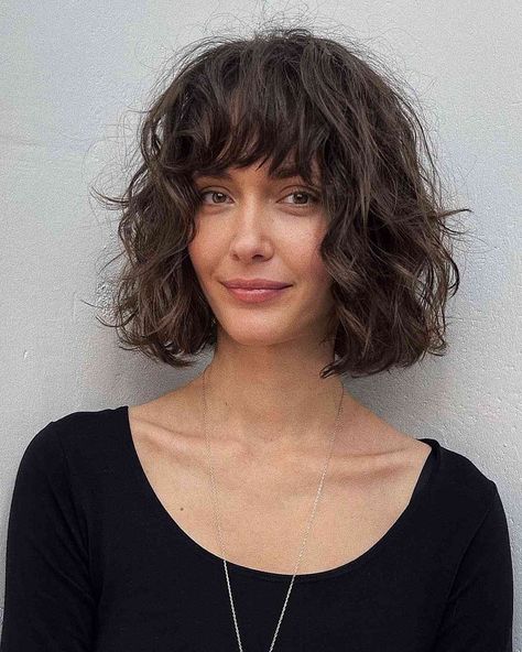 Pelo Bob Ondulado, Short Wavy Hairstyles For Women, Bob Riccio, Short Wavy Hairstyles, Bangs Wavy Hair, Wavy Bangs, Short Wavy Haircuts, Thick Wavy Hair, Wavy Haircuts