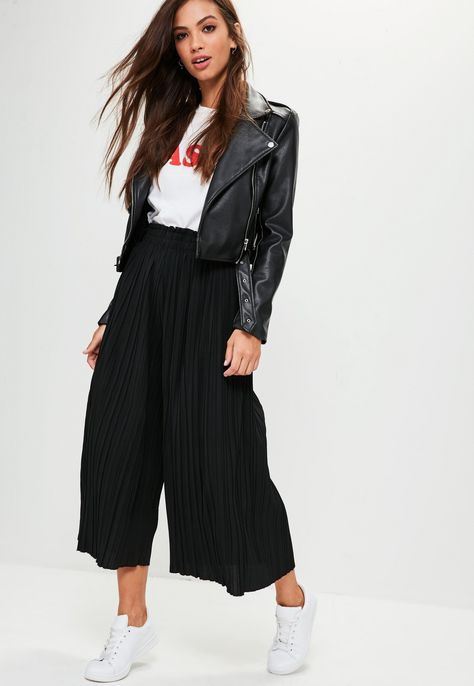 Cullotes Outfit Casual, Black Cullotes Outfits, Culottes Outfit, Blazer En Cuir, Culotte Style, Looks Pinterest, Outfits Verano, 가을 패션, Mode Vintage