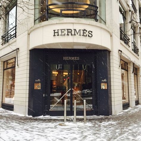 Hermes Store, Boujee Aesthetic, Motif Art Deco, Luxe Life, Luxury Aesthetic, Classy Aesthetic, Store Front, Jolie Photo, Shopping Spree