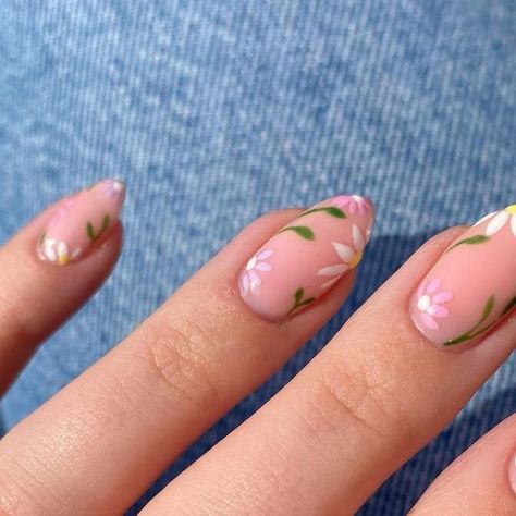 Biab Nail Design 2024, Floral Nail Inspiration, Floral Biab Nails, Short Nails Art Spring, Biab Nails Inspiration Spring, Biab Spring Nails, Biab Designs Ideas, Simple Biab Nail Art, Biab Nails Summer