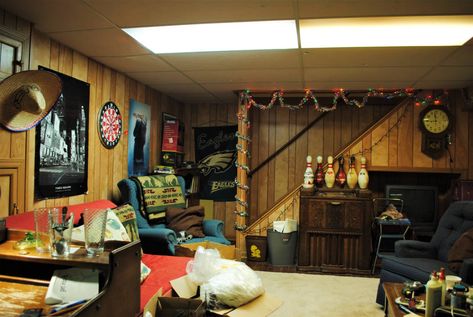 1980's Basement Rec Room by BardaWolf on DeviantArt 80s Basement Aesthetic, Basement Hangout Room Aesthetic, 80s Inspired Living Room, Basement Room Aesthetic, Frat House Interior, 90s Basement, 80s Basement, 1980s Room, Aesthetic Basement